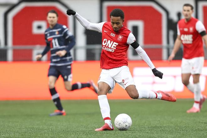 的拼抢精神 的拼抢精神